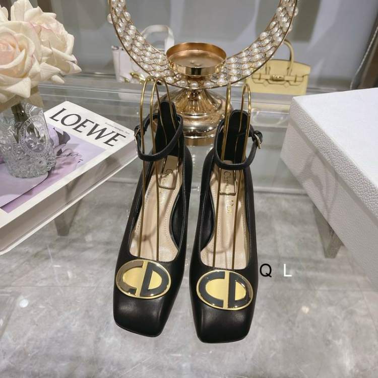 Picture of Dior Shoes _SKUDiorsz35-403CLL01013402